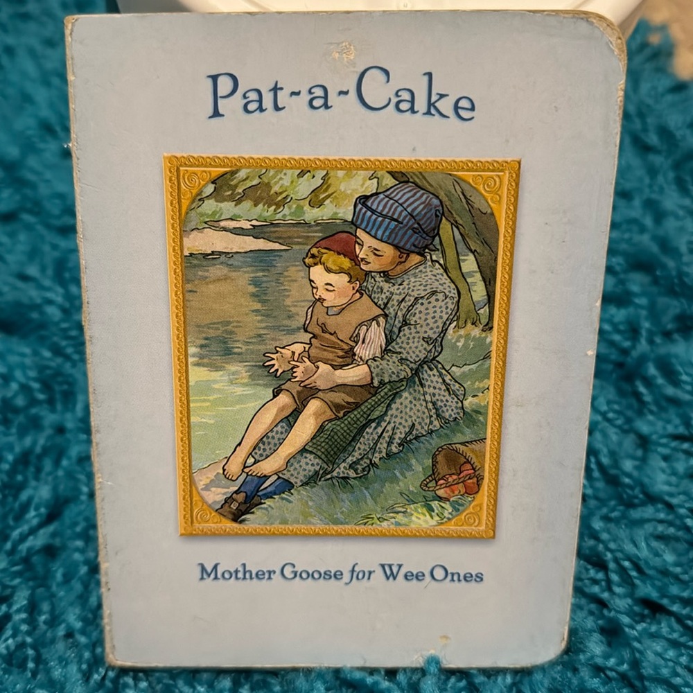 COPY - 🎁5/$10🎁 Pat-A-Cake Mother Goose for Wee ones, board book, 2010